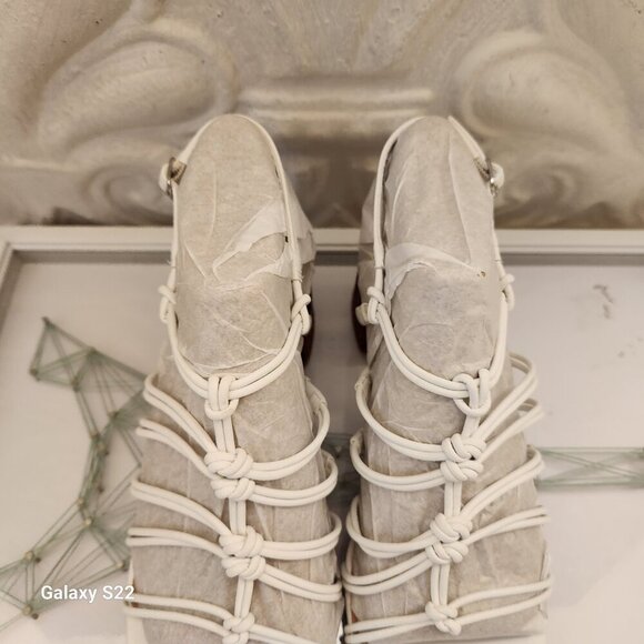 Lucky Brand " Bassie" Bright White Goat Nubuck Sandals. NIB. Size 7.5 - Picture 5 of 12